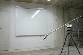 Schallschutzladen mit Messinstrument